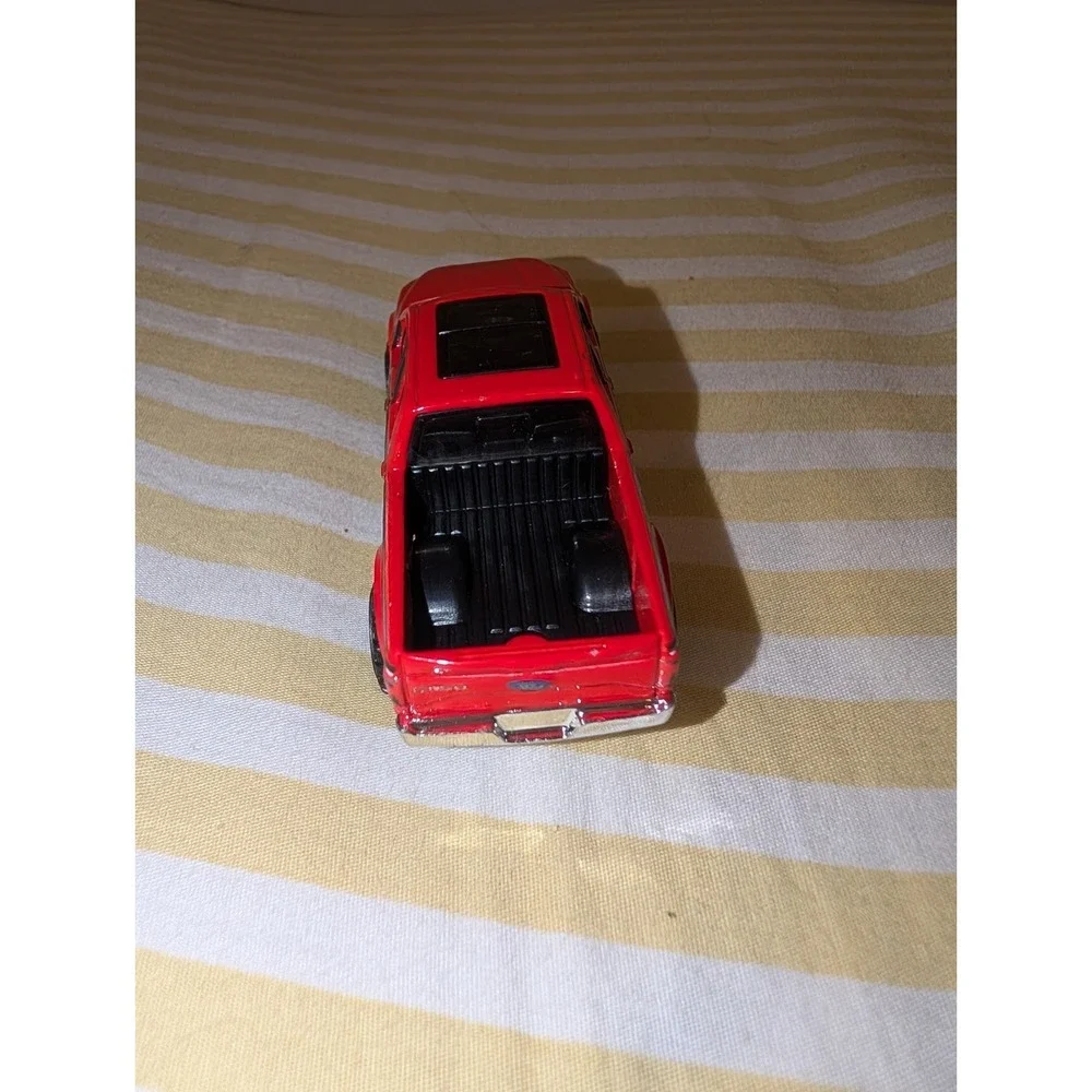 Hot Wheels 15 Ford F150 Dual Cab Pickup Red Diecast Toy Truck 1:50 Scale